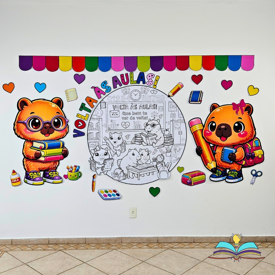 Painel para colorir de volta às aulas com capivaras, acompanhado de figuras de capivaras ao lado para decoração